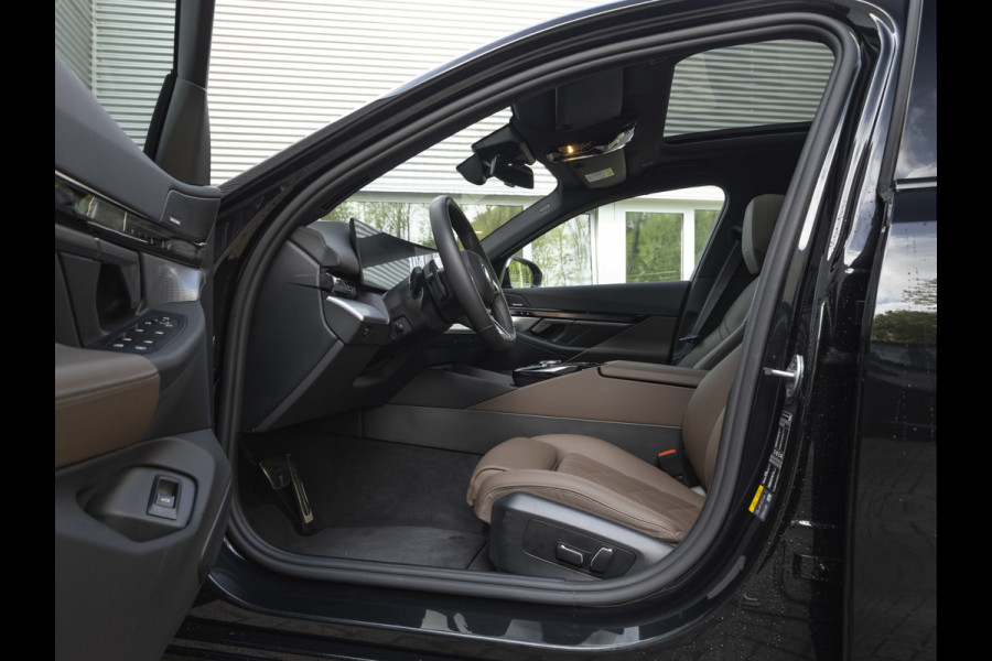 BMW 5 Serie 550e xDrive - M-Sport Pro - Pano - Onderstel Prof - Trekhaak - Stoelventilatie