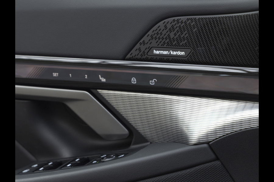BMW 5 Serie 550e xDrive - M-Sport Pro - Pano - Onderstel Prof - Trekhaak - Stoelventilatie