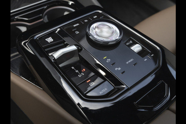BMW 5 Serie 550e xDrive - M-Sport Pro - Pano - Onderstel Prof - Trekhaak - Stoelventilatie