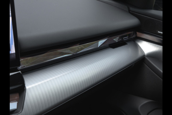 BMW 5 Serie 550e xDrive - M-Sport Pro - Pano - Onderstel Prof - Trekhaak - Stoelventilatie