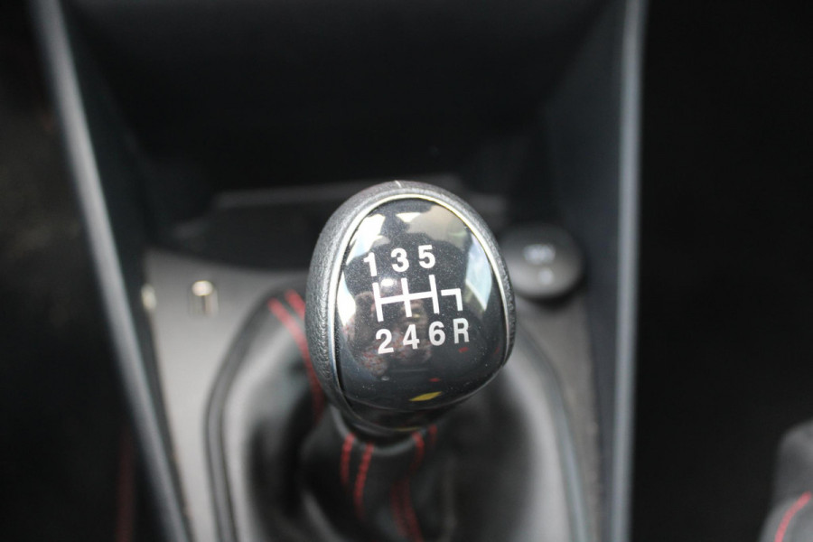 Ford Fiesta 1.0 EcoBoost 125 PK Hybrid ST-Line | DAB | Climate Control | Winterpack | Cruise Control | 17 INCH Lichtmetalen Velgen | PDC Achter