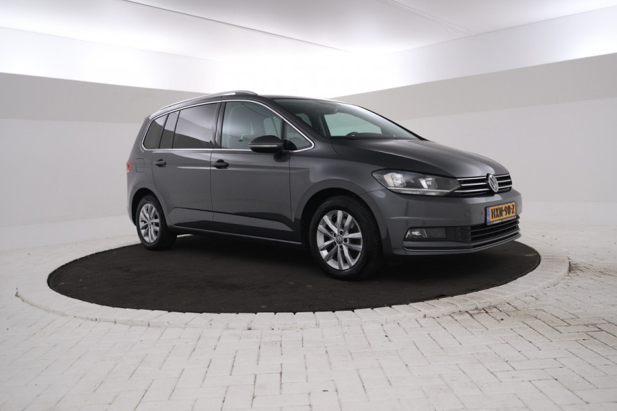 Volkswagen Touran 1.6 TDI SCR Highline apple carplay, Navigatie, Climate,