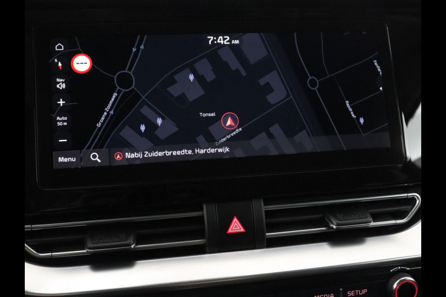 Kia Niro 1.6 GDi PHEV ExecutiveLine | Schuifdak | Stoelventilatie | Leder | Trekhaak | Adaptive cruise | JBL Sound | Full LED | Camera | Keyless | Carplay | Navigatie | Achterbankverwarming