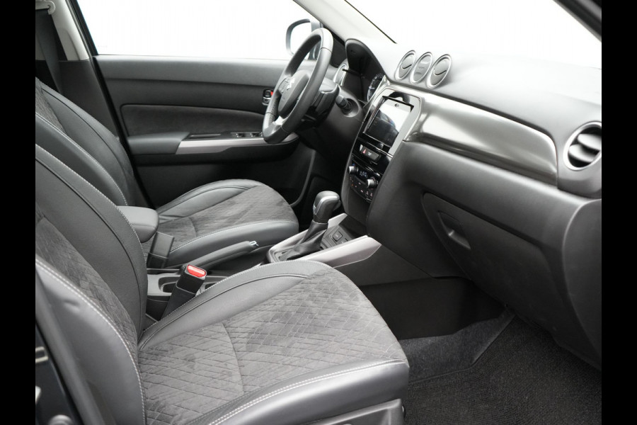 Suzuki Vitara 1.5 Hybrid Style Dealer O.H. | Panodak | Adaptive Cruise | Alcantara Sportstoelen Verwarmd | Navigatie | Camera | Stoelverwarming | Apple Carplay | DAB |