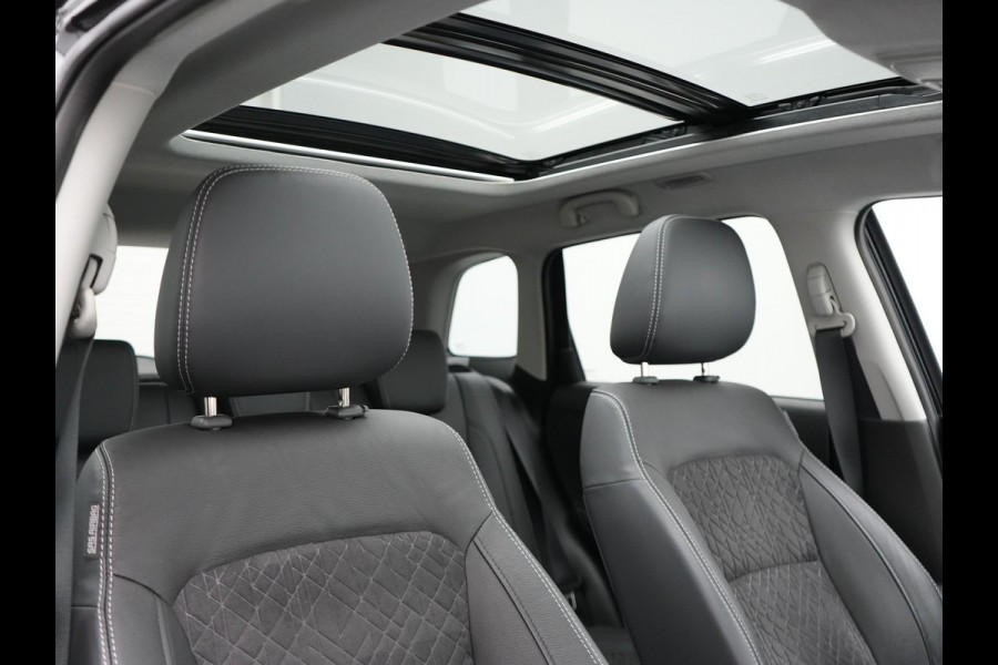 Suzuki Vitara 1.5 Hybrid Style Dealer O.H. | Panodak | Adaptive Cruise | Alcantara Sportstoelen Verwarmd | Navigatie | Camera | Stoelverwarming | Apple Carplay | DAB |