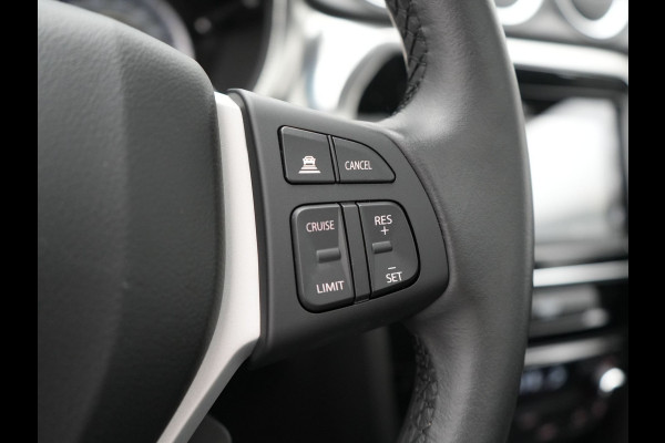 Suzuki Vitara 1.5 Hybrid Style Dealer O.H. | Panodak | Adaptive Cruise | Alcantara Sportstoelen Verwarmd | Navigatie | Camera | Stoelverwarming | Apple Carplay | DAB |