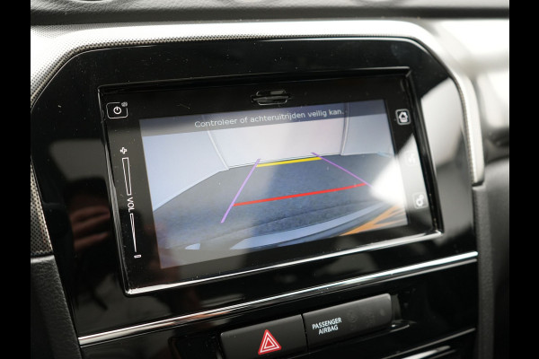 Suzuki Vitara 1.5 Hybrid Style Dealer O.H. | Panodak | Adaptive Cruise | Alcantara Sportstoelen Verwarmd | Navigatie | Camera | Stoelverwarming | Apple Carplay | DAB |
