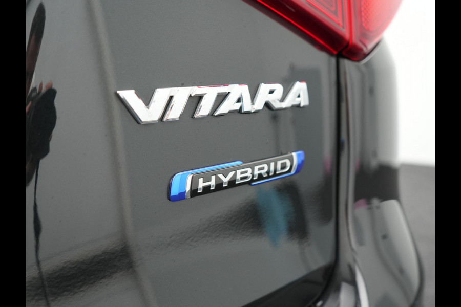 Suzuki Vitara 1.5 Hybrid Style Dealer O.H. | Panodak | Adaptive Cruise | Alcantara Sportstoelen Verwarmd | Navigatie | Camera | Stoelverwarming | Apple Carplay | DAB |
