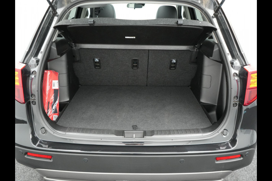 Suzuki Vitara 1.5 Hybrid Style Dealer O.H. | Panodak | Adaptive Cruise | Alcantara Sportstoelen Verwarmd | Navigatie | Camera | Stoelverwarming | Apple Carplay | DAB |