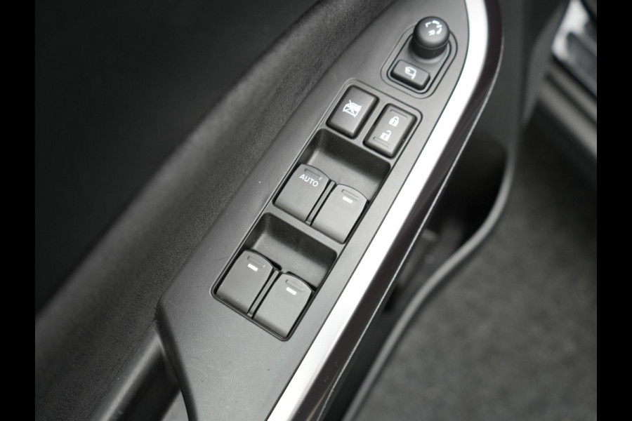 Suzuki Vitara 1.5 Hybrid Style Dealer O.H. | Panodak | Adaptive Cruise | Alcantara Sportstoelen Verwarmd | Navigatie | Camera | Stoelverwarming | Apple Carplay | DAB |