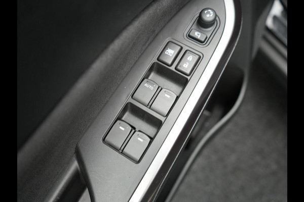 Suzuki Vitara 1.5 Hybrid Style Dealer O.H. | Panodak | Adaptive Cruise | Alcantara Sportstoelen Verwarmd | Navigatie | Camera | Stoelverwarming | Apple Carplay | DAB |