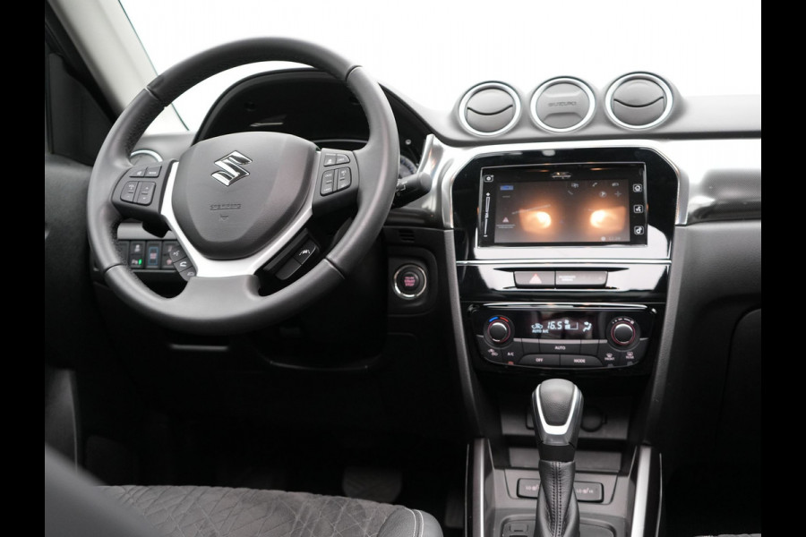 Suzuki Vitara 1.5 Hybrid Style Dealer O.H. | Panodak | Adaptive Cruise | Alcantara Sportstoelen Verwarmd | Navigatie | Camera | Stoelverwarming | Apple Carplay | DAB |