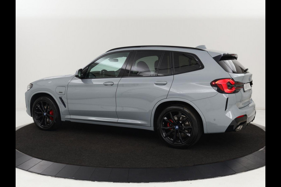 BMW X3 xDrive30e M Sport | Leder | Stoel & stuurverwarming | Camera | Sportstoelen | Carplay | Sfeerverlichting | Navigatie | Adaptief LED | Live Cockpit | 20'' lichtmetalen velgen