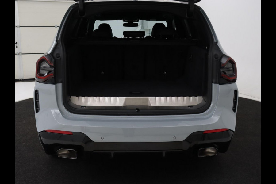 BMW X3 xDrive30e M Sport | Leder | Stoel & stuurverwarming | Camera | Sportstoelen | Carplay | Sfeerverlichting | Navigatie | Adaptief LED | Live Cockpit | 20'' lichtmetalen velgen