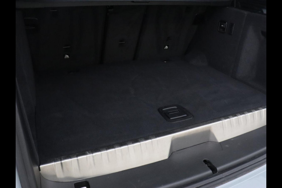 BMW X3 xDrive30e M Sport | Leder | Stoel & stuurverwarming | Camera | Sportstoelen | Carplay | Sfeerverlichting | Navigatie | Adaptief LED | Live Cockpit | 20'' lichtmetalen velgen