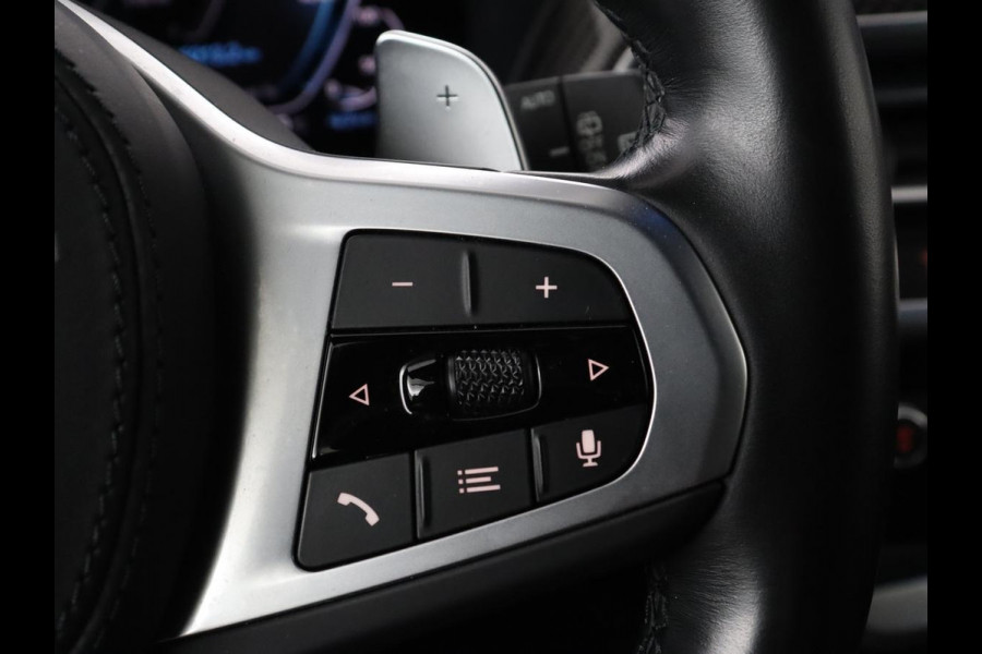 BMW X3 xDrive30e M Sport | Leder | Stoel & stuurverwarming | Camera | Sportstoelen | Carplay | Sfeerverlichting | Navigatie | Adaptief LED | Live Cockpit | 20'' lichtmetalen velgen
