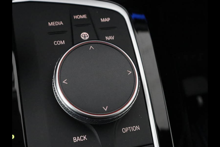 BMW X3 xDrive30e M Sport | Leder | Stoel & stuurverwarming | Camera | Sportstoelen | Carplay | Sfeerverlichting | Navigatie | Adaptief LED | Live Cockpit | 20'' lichtmetalen velgen