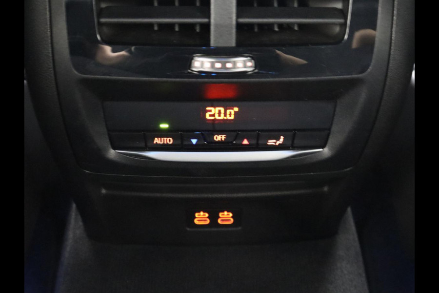 BMW X3 xDrive30e M Sport | Leder | Stoel & stuurverwarming | Camera | Sportstoelen | Carplay | Sfeerverlichting | Navigatie | Adaptief LED | Live Cockpit | 20'' lichtmetalen velgen