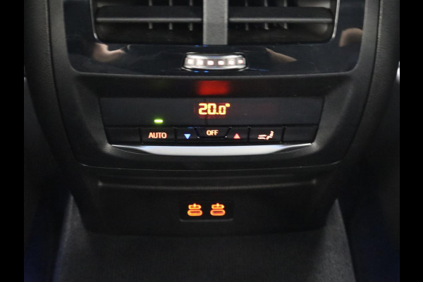 BMW X3 xDrive30e M Sport | Leder | Stoel & stuurverwarming | Camera | Sportstoelen | Carplay | Sfeerverlichting | Navigatie | Adaptief LED | Live Cockpit | 20'' lichtmetalen velgen
