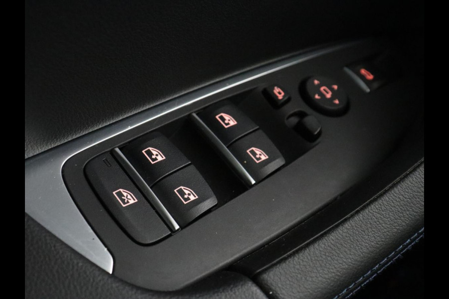 BMW X3 xDrive30e M Sport | Leder | Stoel & stuurverwarming | Camera | Sportstoelen | Carplay | Sfeerverlichting | Navigatie | Adaptief LED | Live Cockpit | 20'' lichtmetalen velgen