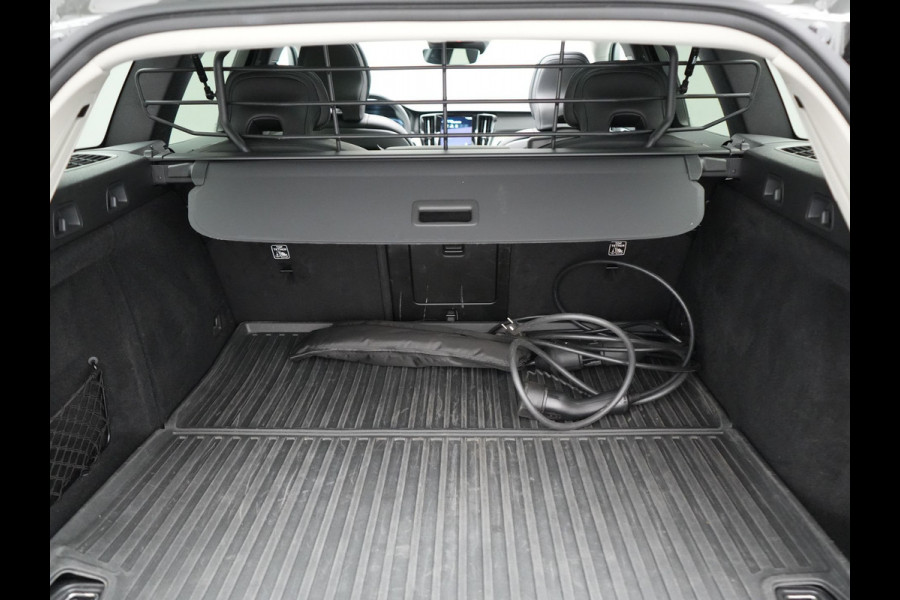 Volvo V60 T8 Recharge AWD Inscription Plug In Hybrid 392pk Dealer O.H. PHEV | Panodak | Adaptive cruise | Lederen Sportstoelen Memory & Massage | Pilot Assist | Harman Kardon | Apple Carplay | Camera | Keyless | Stoel & Stuurverwarming | L.M. 19" | Virtual |
