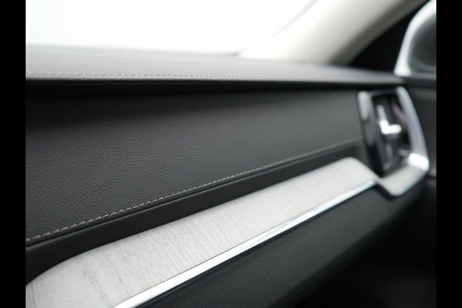 Volvo V60 T8 Recharge AWD Inscription Plug In Hybrid 392pk Dealer O.H. PHEV | Panodak | Adaptive cruise | Lederen Sportstoelen Memory & Massage | Pilot Assist | Harman Kardon | Apple Carplay | Camera | Keyless | Stoel & Stuurverwarming | L.M. 19" | Virtual |