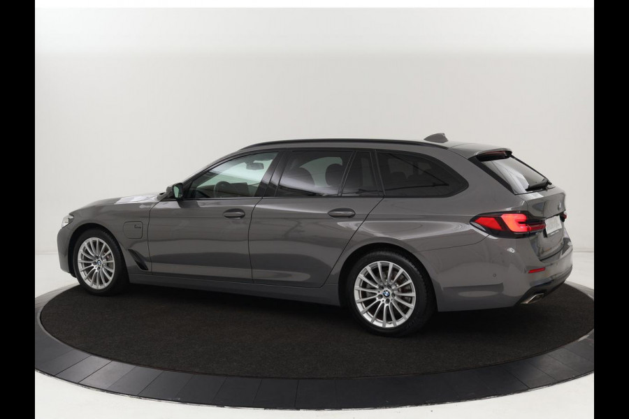 BMW 5 Serie 530e High Executive| Head-Up | Leder | Stoelverwarming | Camera | Carplay | Live Cockpit | Naviagtie | Park Assist | Full LED