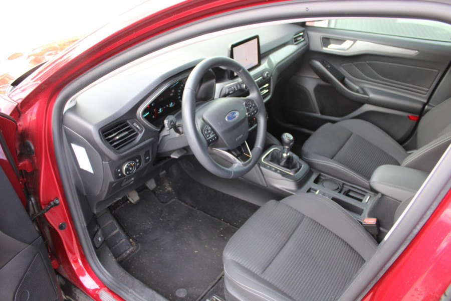Ford FOCUS Wagon 1.0 EcoBoost 125 PK Titanium Business | Winterpack | 17 Inch Lichtmetalen Velgen | Privacy Glass | Electrische achterklep |Head Up | LED | Adaptieve Cruise Control | Camera | Navi | Climate Control