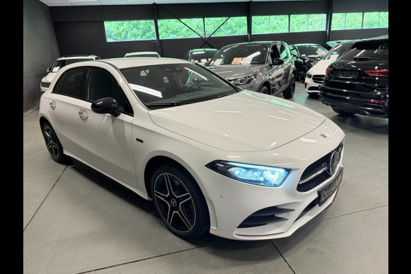 Mercedes-Benz A-Klasse 250 e AMG PREMIUM SFEERVERL/V-COCKPIT/NAVI/DAB/BURMESTER/CARPLAY/STOEL-M///