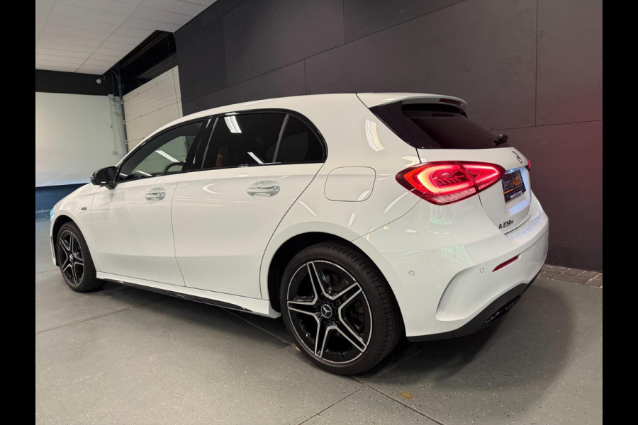 Mercedes-Benz A-Klasse 250 e AMG PREMIUM SFEERVERL/V-COCKPIT/NAVI/DAB/BURMESTER/CARPLAY/STOEL-M///