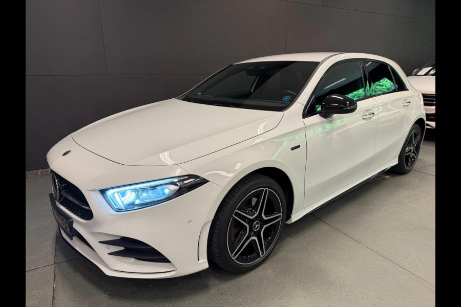 Mercedes-Benz A-Klasse 250 e AMG PREMIUM SFEERVERL/V-COCKPIT/NAVI/DAB/BURMESTER/CARPLAY/STOEL-M///