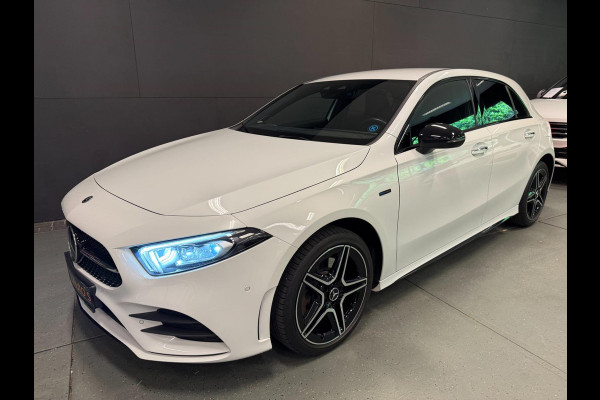 Mercedes-Benz A-Klasse 250 e AMG PREMIUM SFEERVERL/V-COCKPIT/NAVI/DAB/BURMESTER/CARPLAY/STOEL-M///
