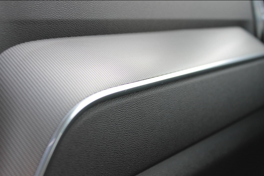 Volvo XC60 T6 350PK Automaat Plug-in hybrid AWD Plus Dark Apple Carplay / Adaptive cruise control / Panorama dak / Elektrisch bedienbare bestuurderstoel met geheugen / Keyless Entry / Elektrische achterklep