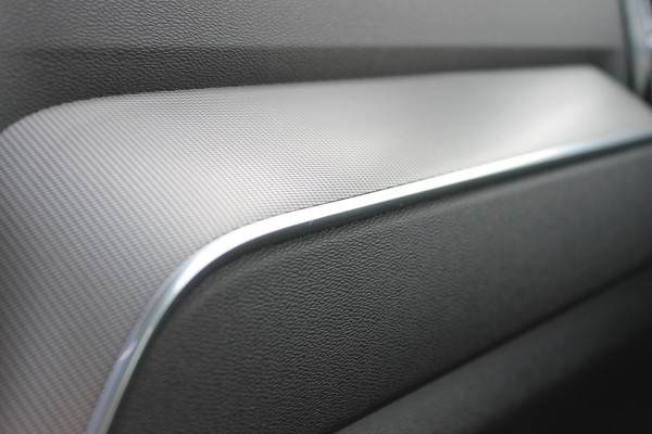 Volvo XC60 T6 350PK Automaat Plug-in hybrid AWD Plus Dark Apple Carplay / Adaptive cruise control / Panorama dak / Elektrisch bedienbare bestuurderstoel met geheugen / Keyless Entry / Elektrische achterklep