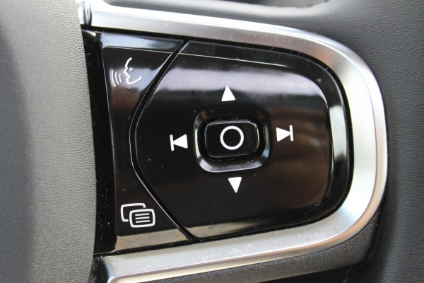 Volvo XC60 T6 350PK Automaat Plug-in hybrid AWD Plus Dark Apple Carplay / Adaptive cruise control / Panorama dak / Elektrisch bedienbare bestuurderstoel met geheugen / Keyless Entry / Elektrische achterklep