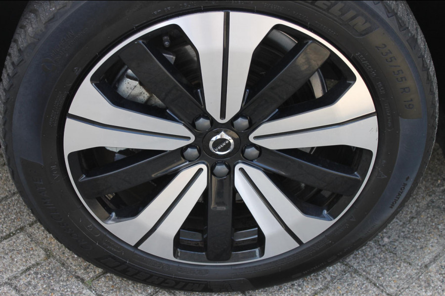 Volvo XC60 T6 350PK Automaat Plug-in hybrid AWD Plus Dark Apple Carplay / Adaptive cruise control / Panorama dak / Elektrisch bedienbare bestuurderstoel met geheugen / Keyless Entry / Elektrische achterklep