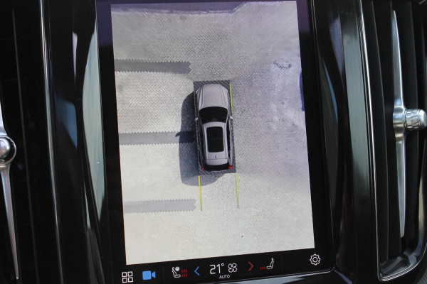 Volvo XC60 T6 350PK Automaat Plug-in hybrid AWD Plus Dark Apple Carplay / Adaptive cruise control / Panorama dak / Elektrisch bedienbare bestuurderstoel met geheugen / Keyless Entry / Elektrische achterklep