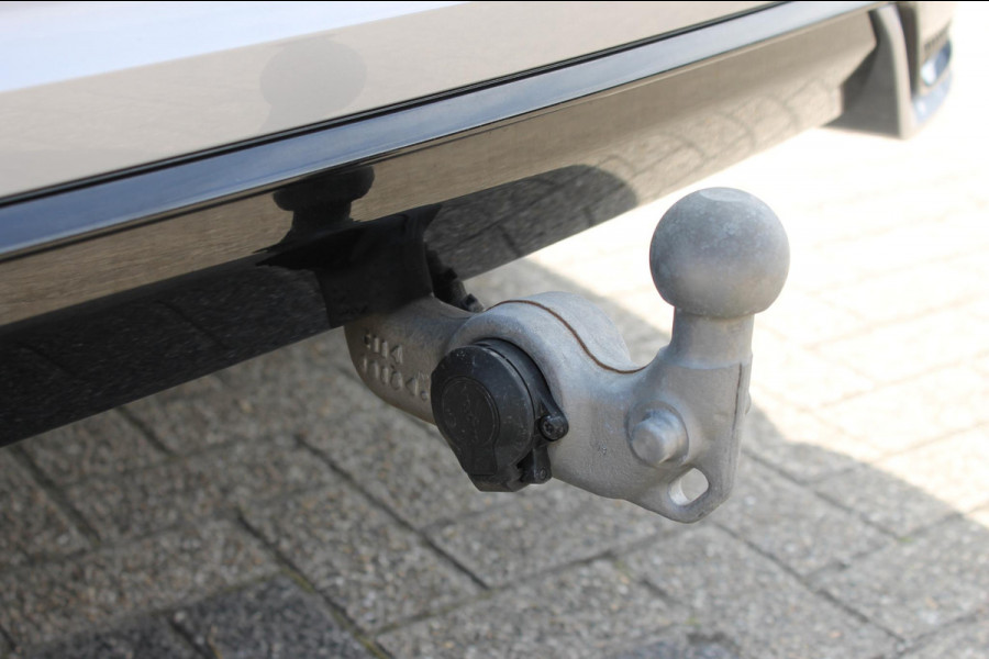 Volvo XC60 T6 350PK Automaat Plug-in hybrid AWD Plus Dark Apple Carplay / Adaptive cruise control / Panorama dak / Elektrisch bedienbare bestuurderstoel met geheugen / Keyless Entry / Elektrische achterklep