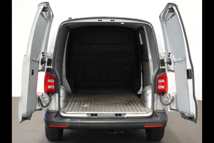 Volkswagen Transporter 102pk L1H1 Highline Navigatie 18" Velgen Airco Cruise control Euro6 Bluetooth