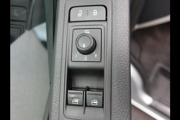 Volkswagen Transporter 102pk L1H1 Highline Navigatie 18" Velgen Airco Cruise control Euro6 Bluetooth