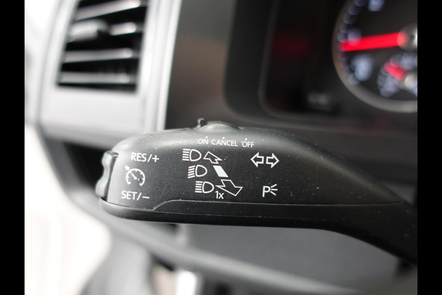 Volkswagen Transporter 102pk L1H1 Highline Navigatie 18" Velgen Airco Cruise control Euro6 Bluetooth