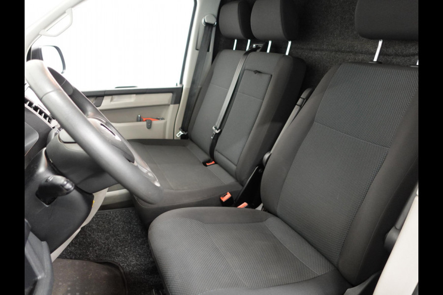 Volkswagen Transporter 102pk L1H1 Highline Navigatie 18" Velgen Airco Cruise control Euro6 Bluetooth