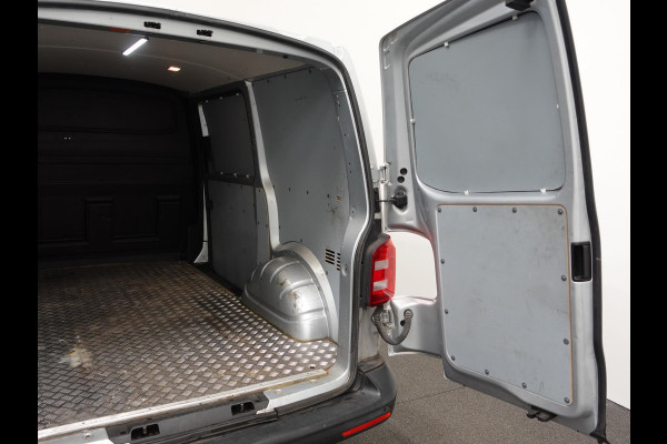Volkswagen Transporter 102pk L1H1 Highline Navigatie 18" Velgen Airco Cruise control Euro6 Bluetooth