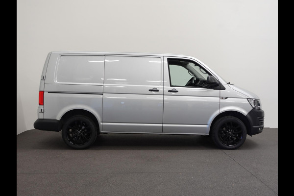 Volkswagen Transporter 102pk L1H1 Highline Navigatie 18" Velgen Airco Cruise control Euro6 Bluetooth