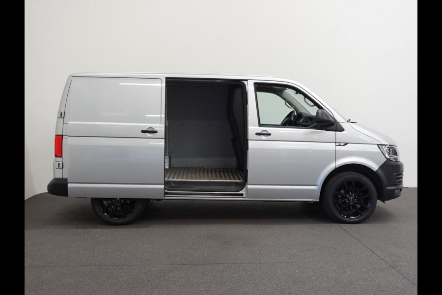 Volkswagen Transporter 102pk L1H1 Highline Navigatie 18" Velgen Airco Cruise control Euro6 Bluetooth