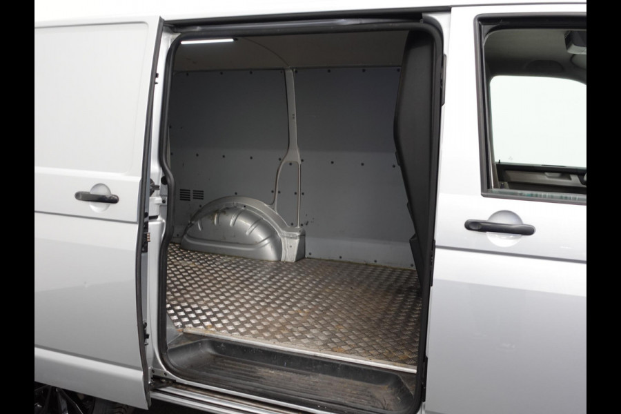 Volkswagen Transporter 102pk L1H1 Highline Navigatie 18" Velgen Airco Cruise control Euro6 Bluetooth