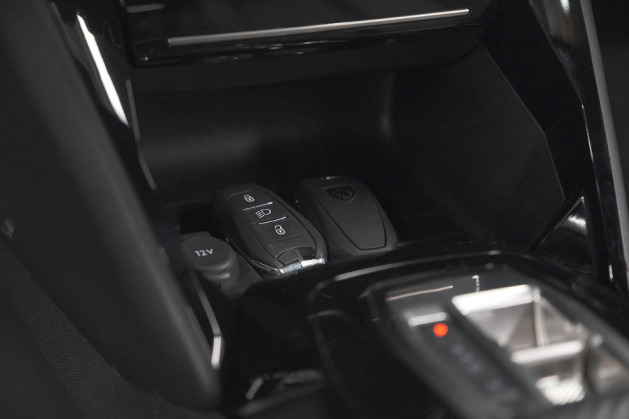 Peugeot 2008 Hybrid 136 e-DCS6 Allure | 360 Camera | Adaptieve Cruise Control | Dodehoekdetectie | Navigatie