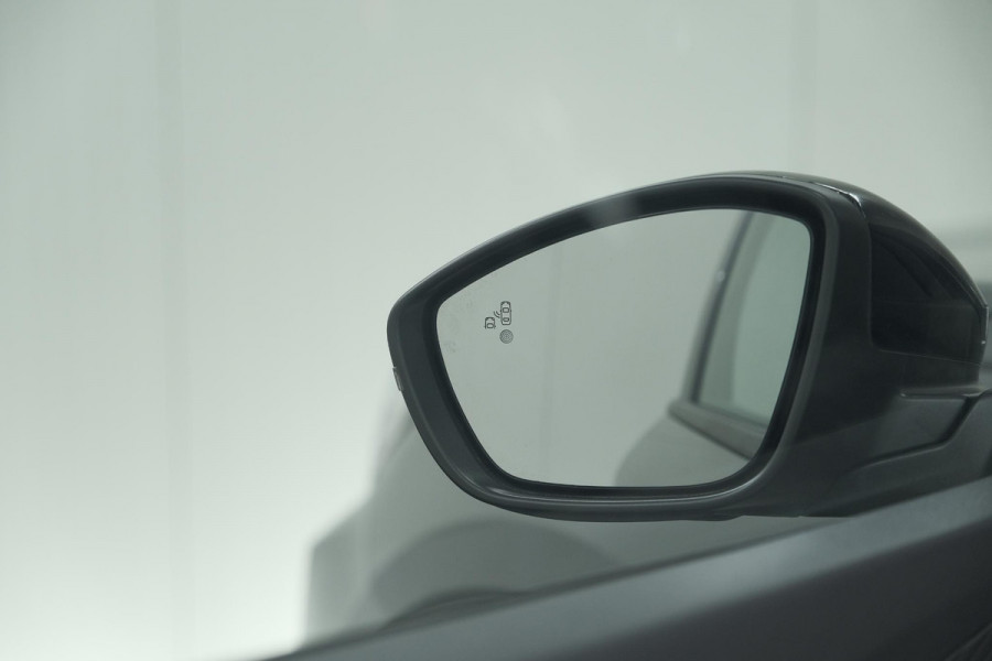 Peugeot 2008 Hybrid 136 e-DCS6 Allure | 360 Camera | Adaptieve Cruise Control | Dodehoekdetectie | Navigatie