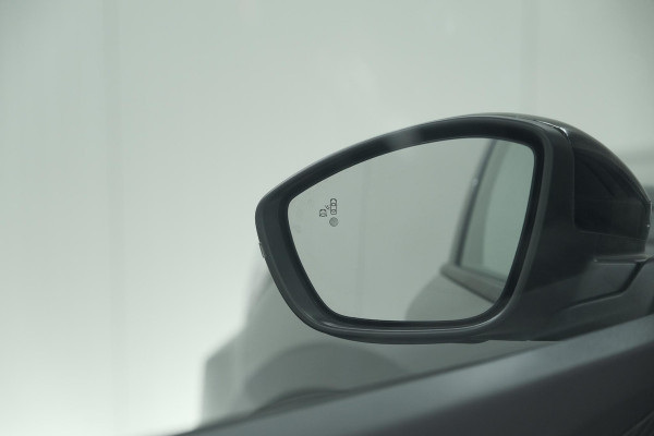 Peugeot 2008 Hybrid 136 e-DCS6 Allure | 360 Camera | Adaptieve Cruise Control | Dodehoekdetectie | Navigatie