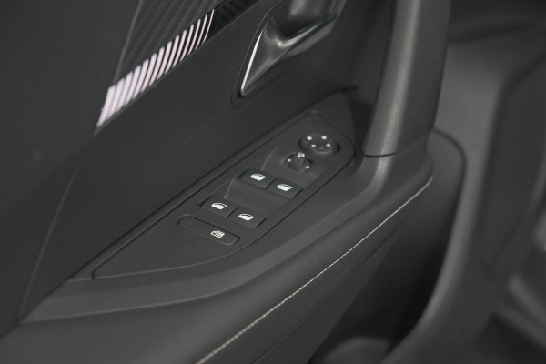 Peugeot 2008 Hybrid 136 e-DCS6 Allure | 360 Camera | Adaptieve Cruise Control | Dodehoekdetectie | Navigatie